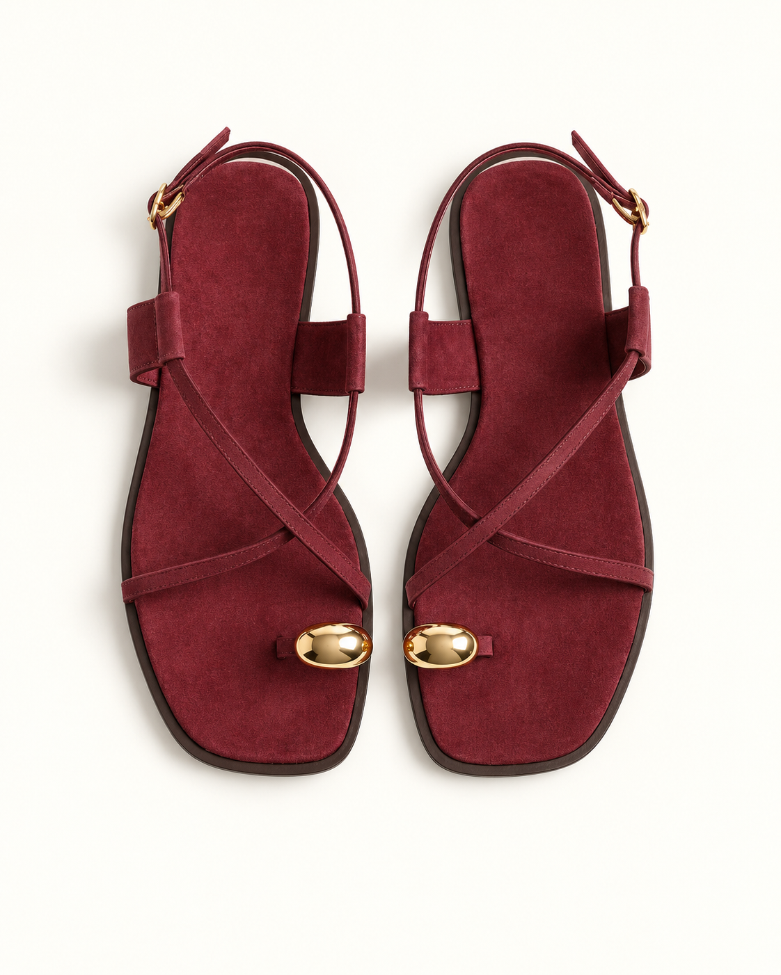 **Alma™ – Sandalias Planas con Detalle Dorado**